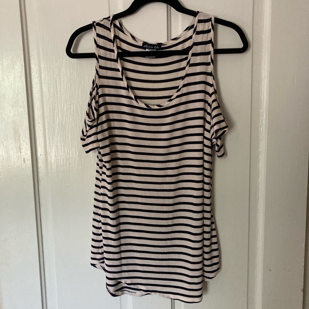 Open shoulder top